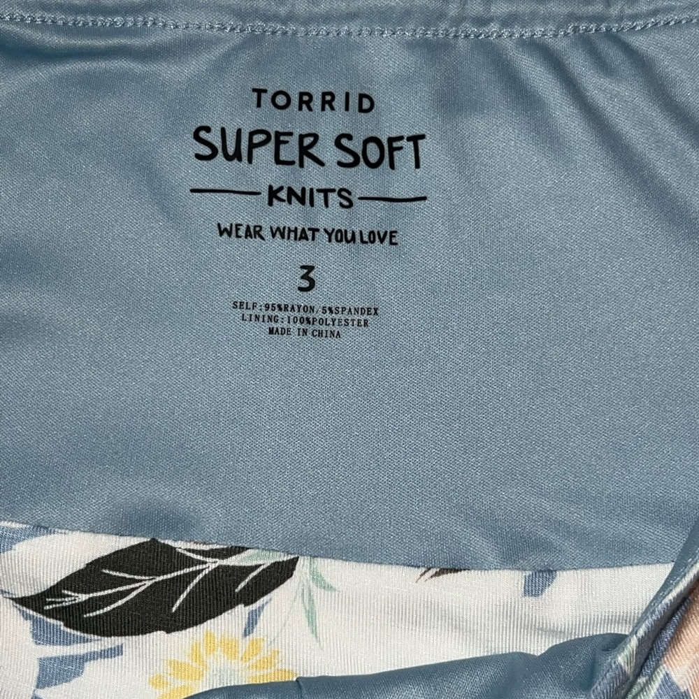 Torrid Super Soft Knits Mini Shirred Skater Dress Blue Floral Sz 3 3X 22-24 - Picture 6 of 6